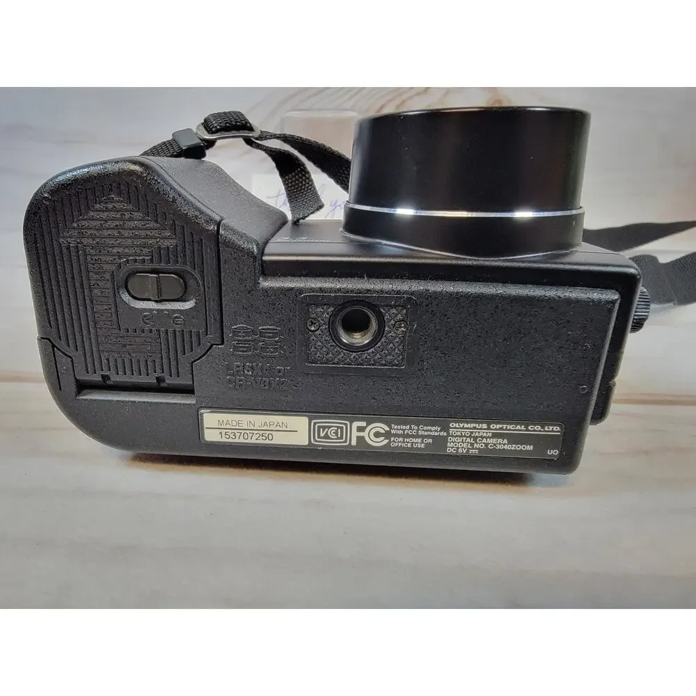 Olympus CAMEDIA C-3040 Zoom 3.3MP Digital Camera - Black W/Case Tested